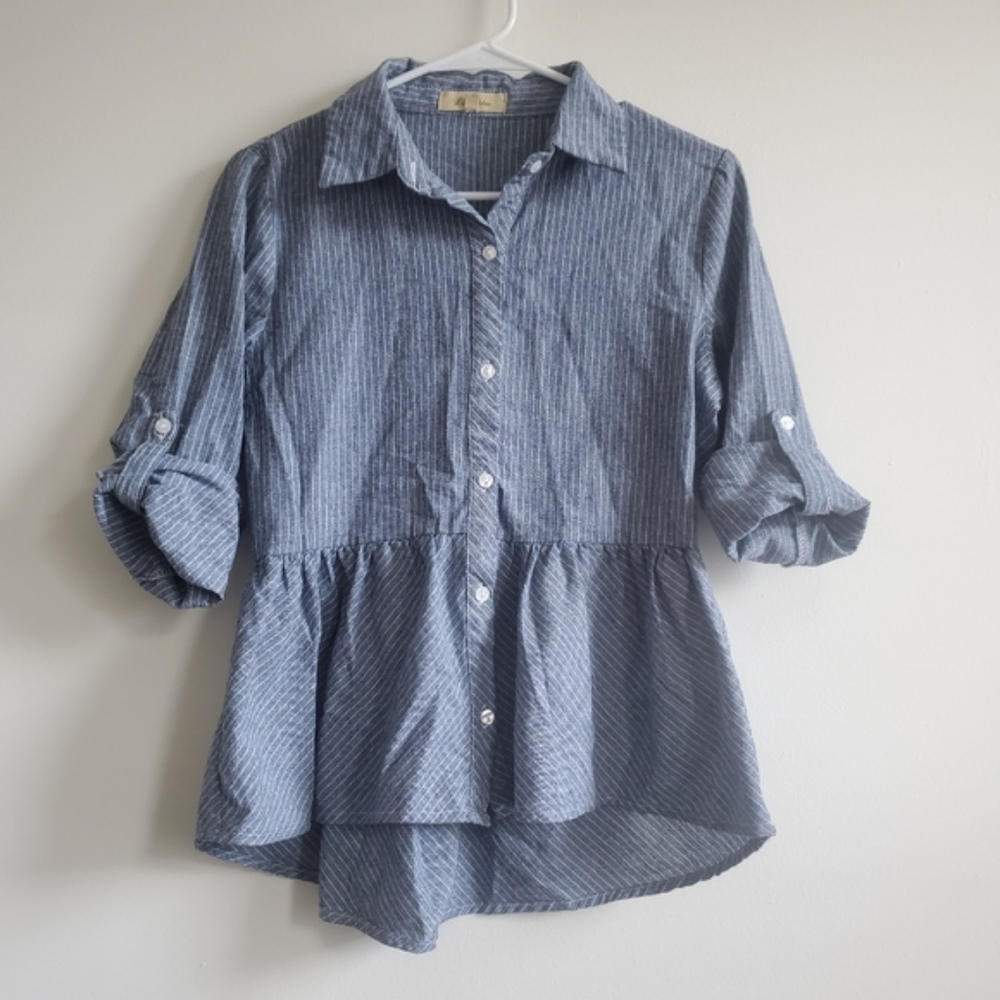 🦋Love Notes Pinstripe Button Down Top Sz M
